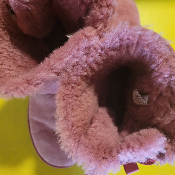 BAILY BOW UGGS ELDERBERRY SZ 8 - Picture 2 of 4